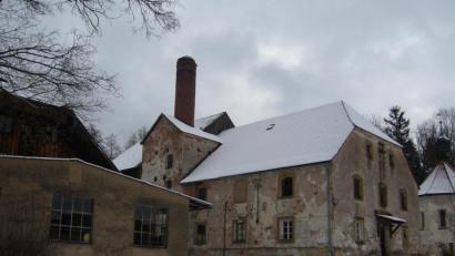 Bild: jml
Die Gebäude der von Grafenstein'schen Schlossbrauerei und Schnapsbrennerei fristen heute ein trauriges Dasen im verwaisten Gutshof.