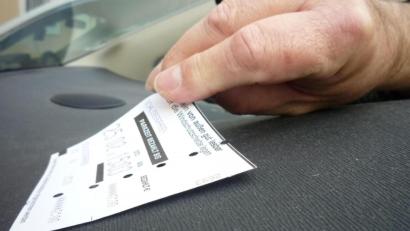 Bild: tk
Die Verkehrsüberwacher der Stadt Amberg schreiben erst nach 15 Minuten auf. Eine Viertelstunde darf also jeder mit seinem Auto auf einem regulären Parkplatz stehenbleiben.