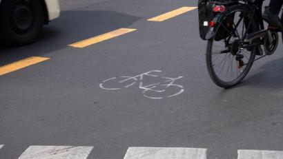 Symbolbild: Paul Zinken/dpa
Am Donnerstagabend gegen 18 Uhr ereignete sich in der Regensburger Straße in Amberg ein Verkehrsunfall. Laut Polizei waren zwei Radfahrer beteiligt.