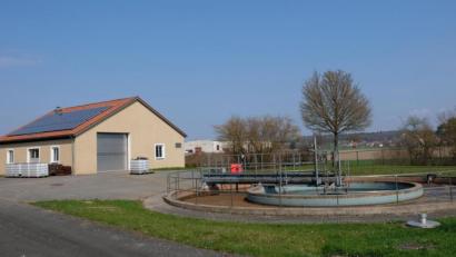 Bild: do
Die Kläranlage der Gemeinde Speinshart in Tremmersdorf ist zwar nach Angaben des Bürgermeisters weitgehend in einem guten Zustand. An Modernisierungsinvestitionen kommt die Kommune aber nicht vorbei. Auch ein sogenanntes qualifiziertes Kanalkataster ist künftig verpflichtend.