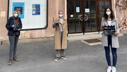 Bild:  Sabrina Reif/exb
Die Leiterinnen des Jugendfilmfestivals Katrin Eder und Alexandra Lins freuen sich auf die Zusammenarbeit mit Marlen Mägerl, Geschäftsführerin des Stadtjugendrings Amberg (von links).