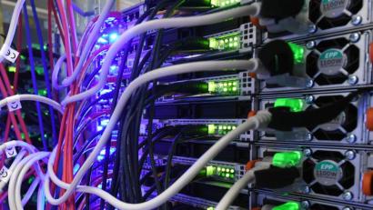 Symbolbild: Uli Deck/dpa
Ein Serverraum