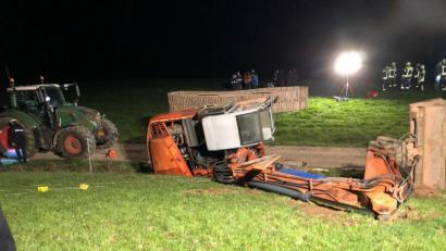 Bild: ga
In der Nacht begannen die Arbeiten, um den Bagger zu bergen.