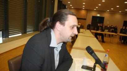 Bild: wro
Grünen-Stadtrat Josef Schmidt in der Aussprache um die Entlastung der Werkleitung der Erbendorfer Stadtwerke. dtwerke Entlastung