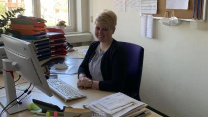 Bild: ubb
Theresia Troppmann hat sich schon ein wenig an ihrem neuen Arbeitsplatz eingelebt. Seit 1. März ist sie am Landwirtschaftsamt Tirschenreuth im Team.