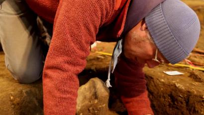 Bild: Zoltan Botha
Archäologe Mathias Hensch grub in knapp zwei Jahren unzählige Fundstücke auf dem Bürgerspitalareal aus. Nun müssen diese, die in 161 Kisten gelagert sind, umgelagert werden.
