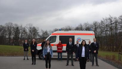 Bild: prh
Nicht nur ein neues Einsatzfahrzeug sondern auch eine neue Vorstandschaft hat die Wasserwacht Ortsgruppe Neustadt bekommen. Der neue Vorstand (von links): Fabian Walter (Beisitzer),	Katharina Beutler (Kassier), Andreas Beutler (zweiter Technischer Leiter), Julia Kleeberg (Jugendleiterin), Thomas Gassner (Stützpunktleiter Windischeschenbach), Lukas Pensky (Vorsitzender), Alexander Schuller (zweiter Vorsitzender), Larissa Herbrecher (zweite Jugendleiterin), Markus Schmid (Beisitzer), Thomas Pröls (Technischer Leiter)