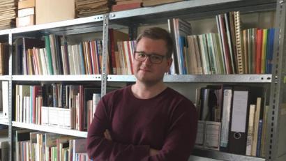 Bild: ihl
Oft wird Felix Engel nicht mehr vor diesen Regalen stehen. Das nicht, weil das Archiv schon umzieht, sondern er, von der Oberpfalz in die Altmark.