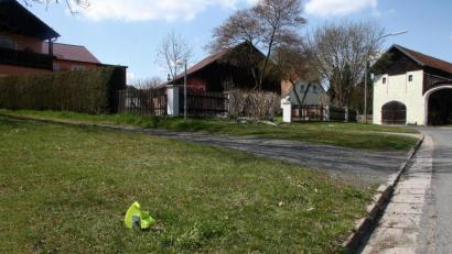 Bild: wro
Warum werden die kleinen Warnfiguren zertrümmert? Am Wochenende wurde auch in Schönfeld ein Streetbuddy kaputt geschlagen.