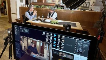 Bild: Michael Sperber
Per Live-Stream vom Wirtshaus ins Wohnzimmer: Bräu Christian Sperber im Bier-Gespräch mit "Überraschungsgast" Andreas Royer.
