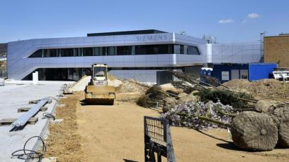 Bild: Petra Hartl
"The Impulse", das neue Besucherzentrum am Siemens-Standort Amberg. Am Dienstag, 24. April, wird der Neubau feierlich eröffnet.