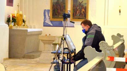 Bild: fjo
Die Erfahrungen von Marktrat Josef Kleber als Kameramann bei Gottesdiensten in der Pfarrkirche genügten den Markträten, um einem neuen Gesetz der bayerischen Staatsregierung eine geschlossene Abfuhr zu erteilen.