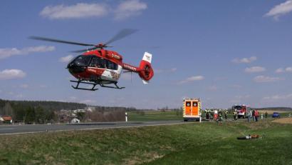 Bild: rw
Bei einem Unfall bei Pullenreuth wurden ein Motorrad- und ein Autofahrer verletzt.