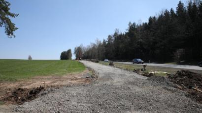 Bild: njn
Ein Geh- und Radweg entlang der B 22 zwischen Schadenreuth und Straßenschacht ist geplant.