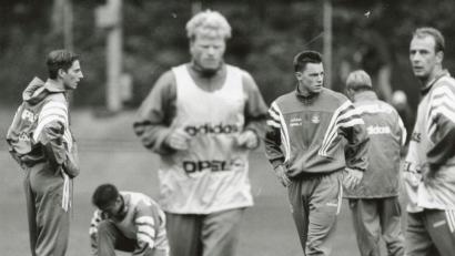 Archivbild: ref
Alexander Bugera (links) im Kreis der "Legenden" des FC Bayern München, wie Oliver Kahn (vorne) oder Mario Basler (rechts).