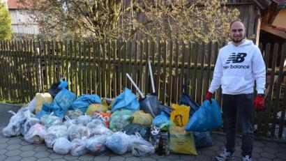 Bild: jr
Ein kleiner Müllberg war am Sonntagabend das Ergebnis einer Rama-dama-Aktion in Konnersreuth. Jugendbeauftragter Manuel Ernst freute sich über die Teilnahme von 40 Kindern.