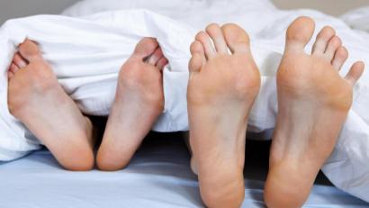 Bild: Jörg Lange
Eine junge Frau wurde spazierend nach Beginn der Ausgangsperre angetroffen und gab forsch an, vom „Matratzen-Sport“ zu kommen.