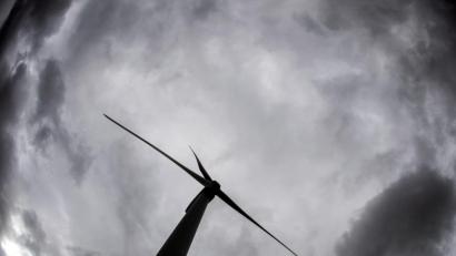 Symbolbild: Federico Gambarini/dpa
Eine Diskussion über die Verträglichkeit des geplanten Aussichtsturms in der Landschaftswirkung ähnlich wie bei Windkraftanlagen hat die Bauvoranfrage der Stadt Waldsassen beim Landratsamt Tirschenreuth ausgelöst.