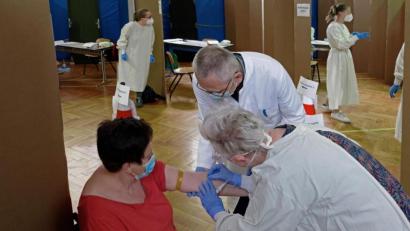 Archivbild: tr
Gabriele Zimmert bei der Blutentnahme.für die Studie Ende Juni.
