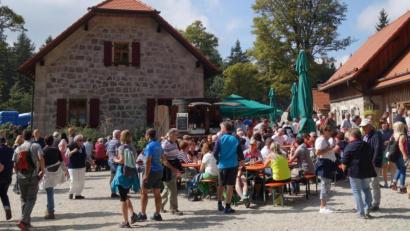 Archivbild: Steinwald-Allianz/exb
Das beliebte Waldhausfest im September mit Bio-Markt wird auch im Jahr 2021 nicht stattfinden. Hier ein Bild aus dem Jahr 2019.