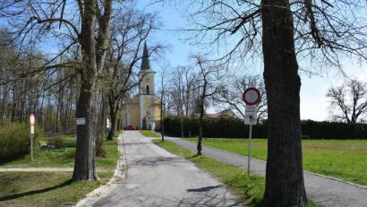 Bild: bnr
Der Aufgang zur Miesbergkirche bleibt zur Kirwazeit auch in diesem Jahr still. Das beliebte Großereignis musste um zweiten Mal abgesagt werden.