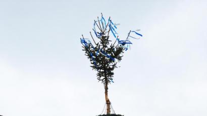 Bild: sne
Jürgen Wegmann (links) und Tobias Schatz wollen auch in der Corona-Pandemie nicht auf einen Maibaum verzichten.