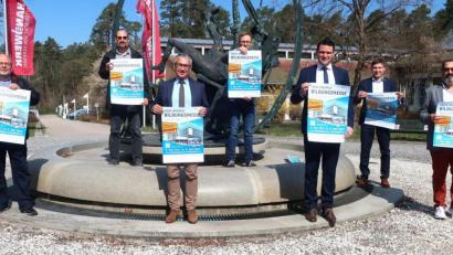 Bild: Hirsch
Werben für die erste digitale Bildungsmesse im Landkreis Schwandorf (von links): Peter Wild, Armin Erben, Richard Brunner, Florian Schmid, Thomas Ebeling, Wolfgang Reif und Michael Wölfel.
