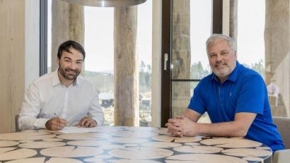 Bild: Rene Oertel/exb
Sebastian Buchwieser (links) wird zur kommenden Saison der neue Trainer der Blue Devils. Rechts Sportlicher Leiter Ken Latta.