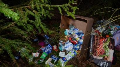 Bild: dob
Ein ganzer Einkauf landete im Wald. Jetzt ermittelt die Polizei.