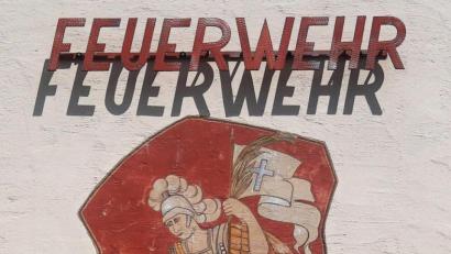 Bild: ld
Dieses Bild am Feuerwehrgerätehaus in Brand hat der Brander Künstler Willi Rubenbauer gemalt.