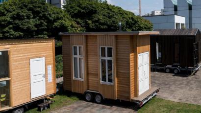 Symbolbild: Monika Skolimowska/dpa
Tiny Houses (Mini-Häuser) könnten künftig auch auf neuen Baugebieten in Sulzbach-Rosenberg stehen.