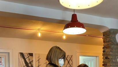 Bild: Iva Speranza/seven-work-space/exb
„Coworking auf dem Land“: Wie das funktioniert, erläuterte Sabine Weizenegger den Teilnehmern des digitalen Treffens.
