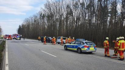 Bild: Hösamer
Auf der B85 bei Neuenschwand sind zwei Kleinbusse kollidiert.