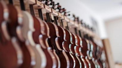 Symbolbild: Jens Büttner
Der Bezirk Oberpfalz erhöht seinen Fördersatz für Konzertreihen klassischer Musik rückwirkend zum 1. Januar 2021.