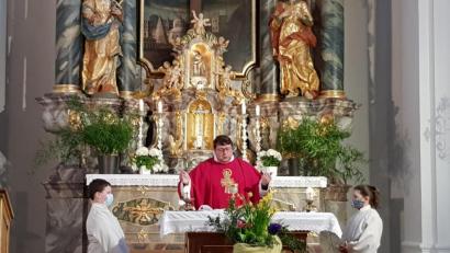 Bild: gi
Das Wallfahrtsjahr zur Wieskirche wurde eröffnet. Pfarrer Udo Klösel hielt sein erstes Pilgeramt in der Wieskirche.