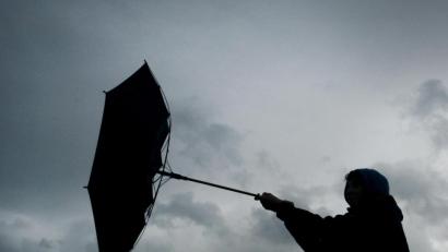 Bild: Karl-Josef Hildenbrand
Eine aufziehende Kaltfront bringt Sturmböen und kühle Temperaturen nach Bayern.