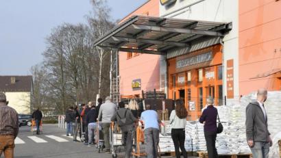 Archivbild: Petra Hartl
Nur wer einen Termin vereinbart hat, darf ab Montag in den Baumarkt. Je nach Inzidenz könnte bald ein Corona-Test fällig werden. Ebenso wie Buchhandlungen und Gärtnereien haben Baumärkte ihre Sonderstellung eingebüßt.