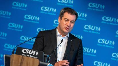 Bild: Peter Kneffel
Nach einer CSU-Vorstandssitzung in München kündigte Ministerpräsident Markus Söder (CSU) an, für die Grundschulen die im Rahmen der "Bundes-Notbremse" vorgesehene Regelung zu nutzen, diese bei einer regionalen Inzidenz unter 165 zu öffnen.