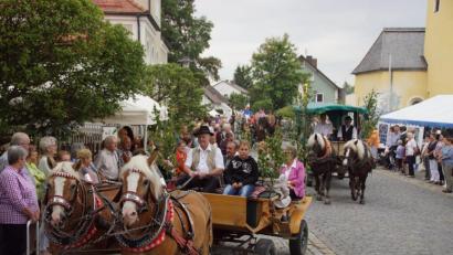 Archivbild: mmj
Ob der Frauentag heuer am 15. August gefeiert werden kann, ist noch nicht entschieden. Seit 2016 kommen auch Wallfahrer mit Pferd und Kutsche nach Stadlern.