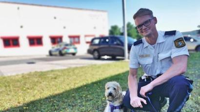 Archivbild: Polizeiinspektion Amberg
Ein Bild kurz nach der Befreiung von Teddy aus seinem heißen Gefängnis. Jetzt ging die ganze Sache vor Gericht.