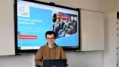 Bild:  Christiane Krämer/exb
Christian Graf (Q11) im digitalen Klassenzimmer des GMG.