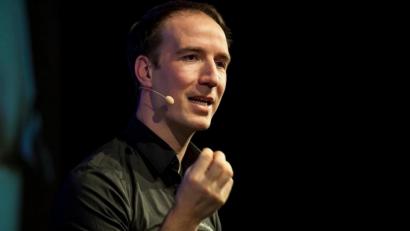 Bild: Reinhard Scheger/exb
Motivationstrainer Steffen Kirchner gibt beim Motivationstag "Berufliche Bildung - Zukunft für Alle!" Schülern und Eltern Impulse für die Zukunft.