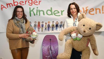 Bild: gf
Anna Wagner (rechts) und Katharina Ostermann (links) haben vor acht Jahren den gemeinnützigen Verein Amberger Kinder helfen ins Leben gerufen und blicken stolz auf zahlreiche Projekte zurück, mit denen benachteiligten Kindern oder Familien unterstützt werden konnten.