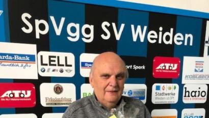 Bild: Melanie Friedl/exb 
Die SpVgg SV Weiden ehrte und verabschiedete nun Willi Hagn.