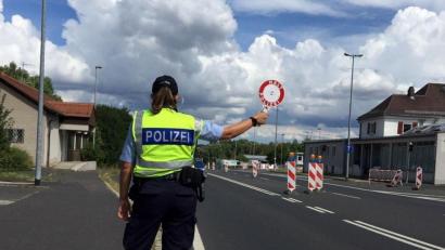 Symbolbild: Bundespolizei/exb
Bei einer Kontrolle bei Schirnding bekam ein Reisender aus Rumänien Probleme.