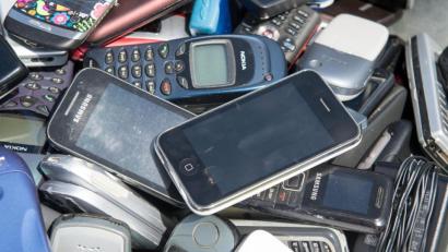 Symbolbild: Maurizio Gambarini/dpa
Bürger sind verpflichtet, ihren Müll zu trennen - dazu gehört auch, dass Elektroschrott weder in den Restmüll noch in die gelbe Tonne oder den gelben Sack gehört.