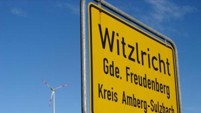 Bild: Piehler
Bei Witzlricht gingen im Dezember 2011 die ersten beiden Windkraftanlagen im Landkreis Amberg-Sulzbach in Betrieb. Betreiber ist eine Bürgerwindgesellschaft mit 211 Kommandantisten, die Bürgerwind Region Freudenberg GmbH & Co KG.