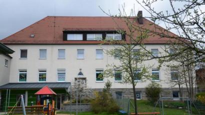 Bild: bey
Uneinigkeit besteht beim Markt Eslarn und der Katholischen Kirchenverwaltung, wer die Bauträgerschaft bei der Kindertagesstätte St. Elisabeth übernimmt.