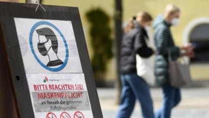 Bild: Gabi Schönberger
Die Maskenpflicht ist eine der Corona-Schutzmaßnahmen, die seit Pandemie-Beginn von den Ordnungsämtern und der Polizei kontrolliert wird.