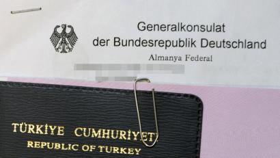 Symbolbild: Soeren Stache
Mit ergaunerten Papieren sollen türkische Staatsbürger zu Hunderten illegal eingereist und untergetaucht sein.